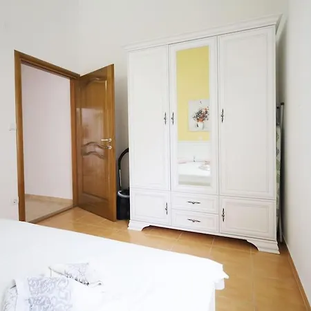 Status-m Seoce 26 * Budva